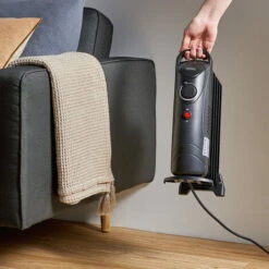 VonHaus Mini Oil Filled Radiator – 800W – H38 X L28 X D14cm – 6 Fin – Small Plug-in Portable Electric Heater – Lightweight Design, Thermostat, Thermal Safety Cut-off – For Small Spaces – Black -Heating Equipment 9842059 3